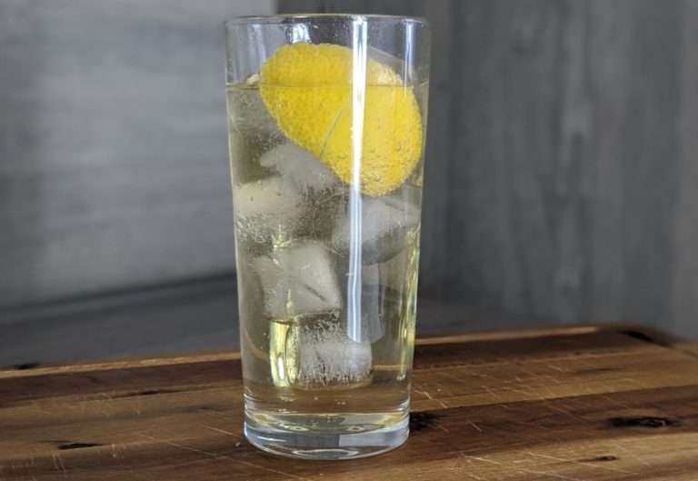 Whisky Soda Highball Cocktail Einfaches Rezept für jeden!