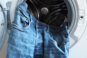 Jeans in Waschmaschine