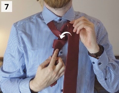 Prince-Albert-Krawattenknoten binden - Schritt 7