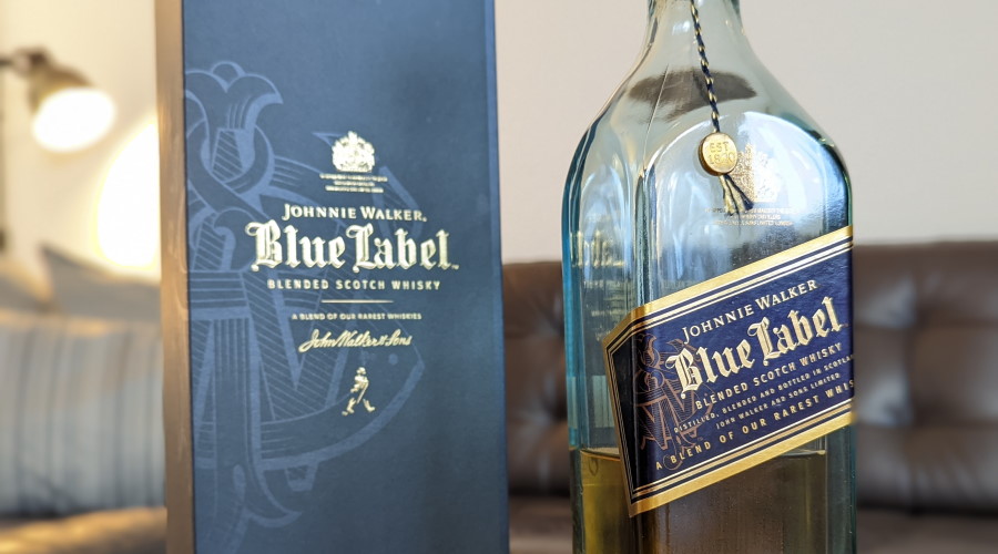Johnnie Walker Blue Label Flasche, Karton und Glas